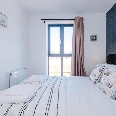 Rest&Recharge at Ridgefield House  Villa Manchester Buitenkant foto