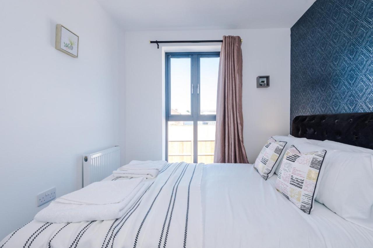 Rest&Recharge at Ridgefield House  Villa Manchester Buitenkant foto
