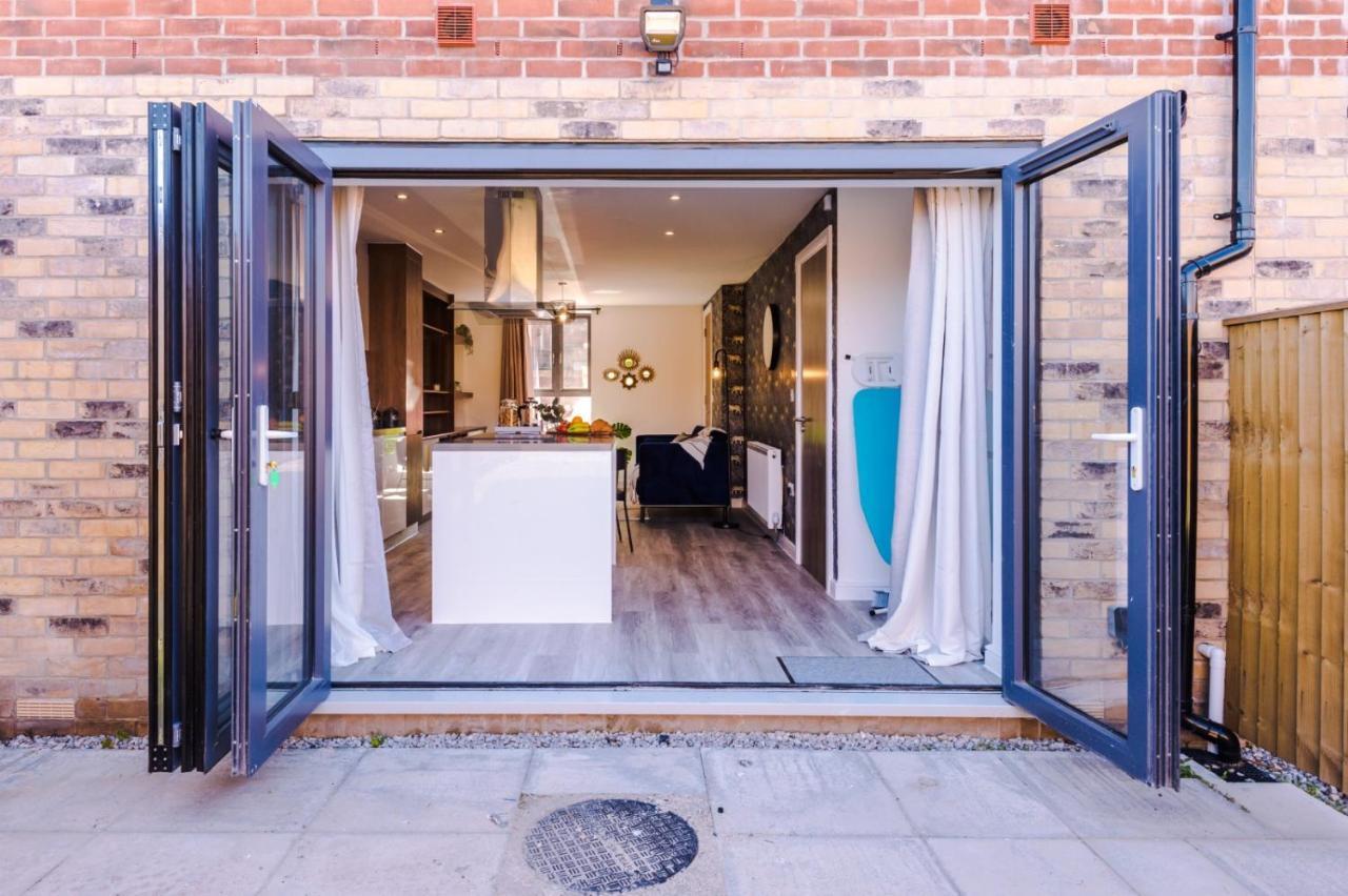 Rest&Recharge at Ridgefield House  Villa Manchester Buitenkant foto