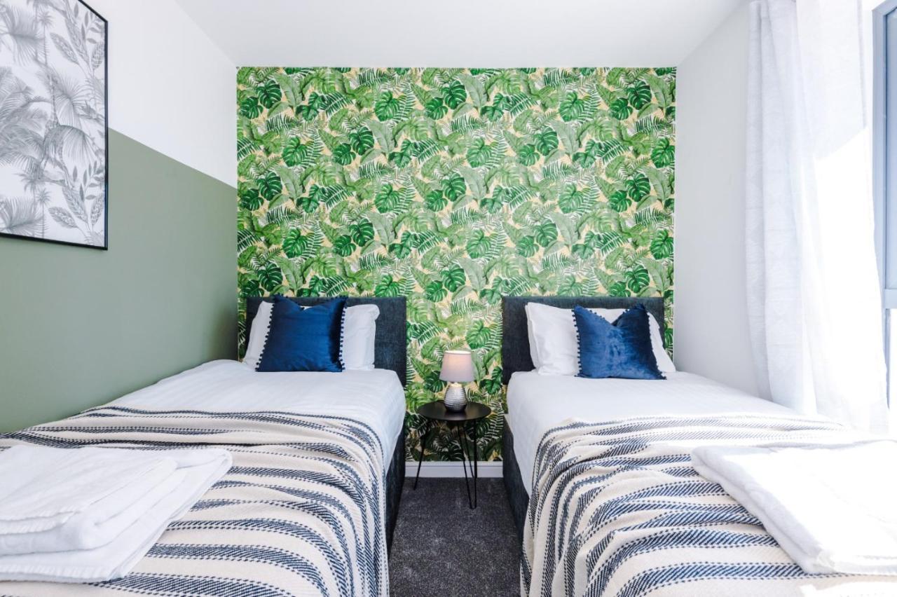 Rest&Recharge at Ridgefield House  Villa Manchester Buitenkant foto