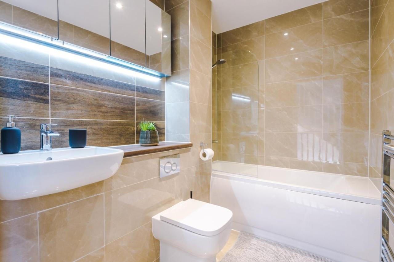 Rest&Recharge at Ridgefield House  Villa Manchester Buitenkant foto