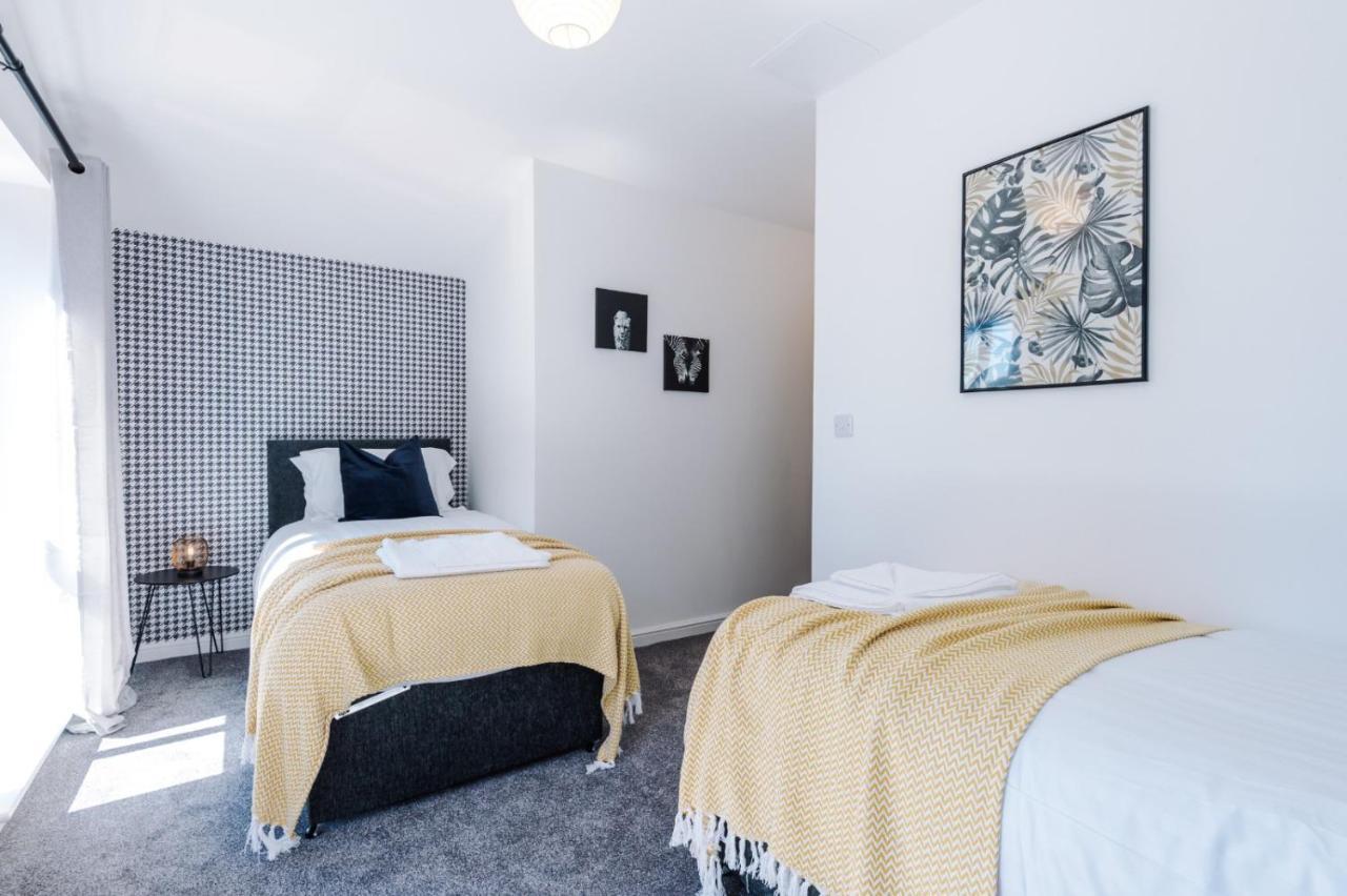 Rest&Recharge at Ridgefield House  Villa Manchester Buitenkant foto